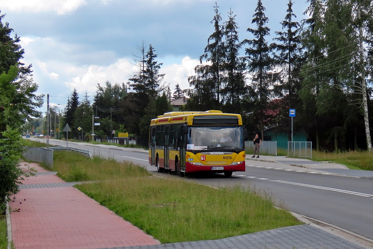 80256
Scania jedzie jako kurs linii numer 22 â MakĂłwka PÄtla (10:35)-SiestrzeĹ (11:25). 
