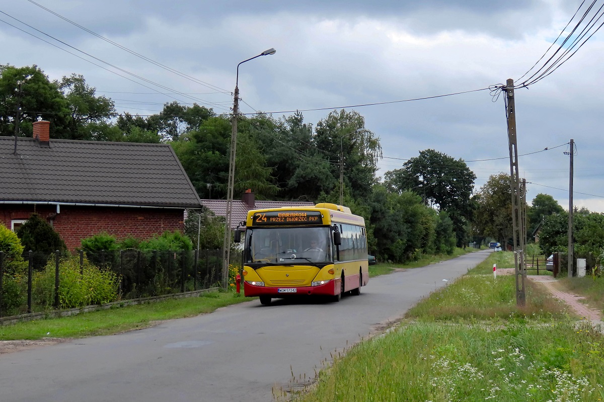 80275
Scania jedzie jako kurs linii numer 24 â Radonie PÄtla (11:20)-BaranĂłw SzkoĹa (12:09). 
