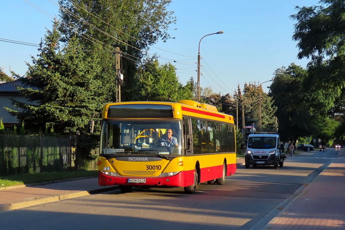 30010
Scania jedzie jako kurs linii numer 7 â Grodzisk Maz. Szpital (19:00)-Grodzisk Maz. Teligi (19:19)-Grodzisk Maz. Szpital (19:38). 
