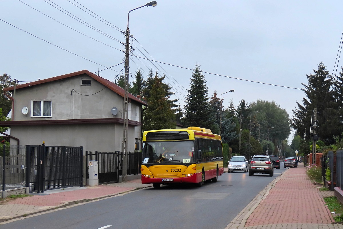 70202
Scania jedzie jako kurs linii numer 6 â KĹudno Nowe PÄtla (14:10)-Grodzisk Maz. Dw. PKP (14:40). 
WiÄkszoĹÄ grodziskich Scanii odstawiĹa policja poprzez zabranie im dowodĂłw rejestracyjnych, stÄd wystÄpiĹa potrzeba ĹciÄgniÄcia w zamian kolejnych Scanii z Klementowickiej czego dowodem jest choÄby powyĹźsza Scania. 
