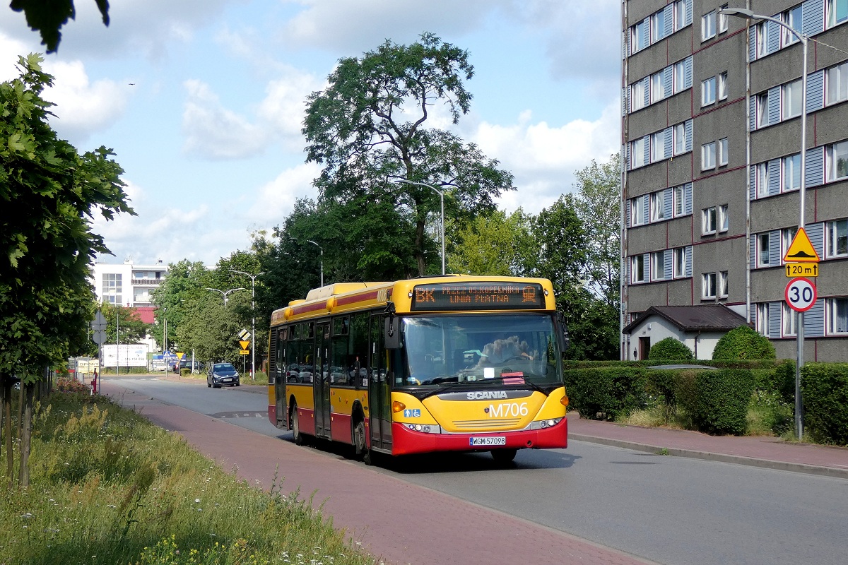 80261 (M706)
Scania (ex. A561, ex. 49659) jedzie w obsĹudze kursu â5456â linii BK w relacji Grodzisk Maz. Dw. PKP (16:35)-Grodzisk Maz. Dw. PKP (16:58) p. Grodzisk Maz. Os. Teligi (16:45). 
Scania ta obecnie zamiast jeĹşdziÄ na planowym dla siebie kontrakcie Kolei Mazowieckich za pociÄgi na odcinku Otwock-Pilawa (stÄd numer M706), obsĹuguje komunikacjÄ miejskÄ w Grodzisku. 
Słowa kluczowe: DziwadĹo