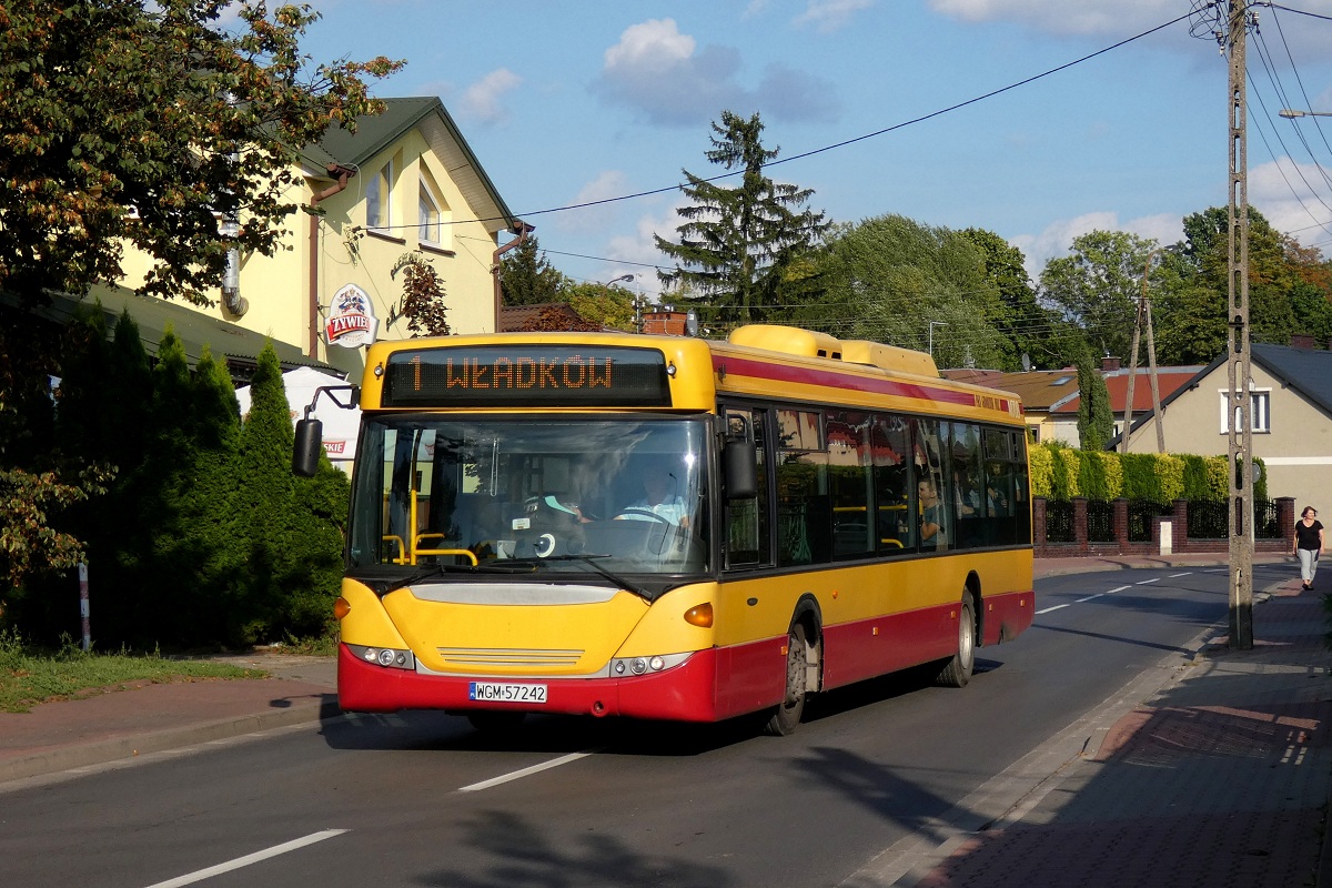 80275
Scania (dawna warszawska A575) wykonuje kurs „5043” linii numer 1 w relacji Grodzisk Maz. Dw. PKP (16:15)-Władków Pętla (16:44). 
Słowa kluczowe: Dziwadło