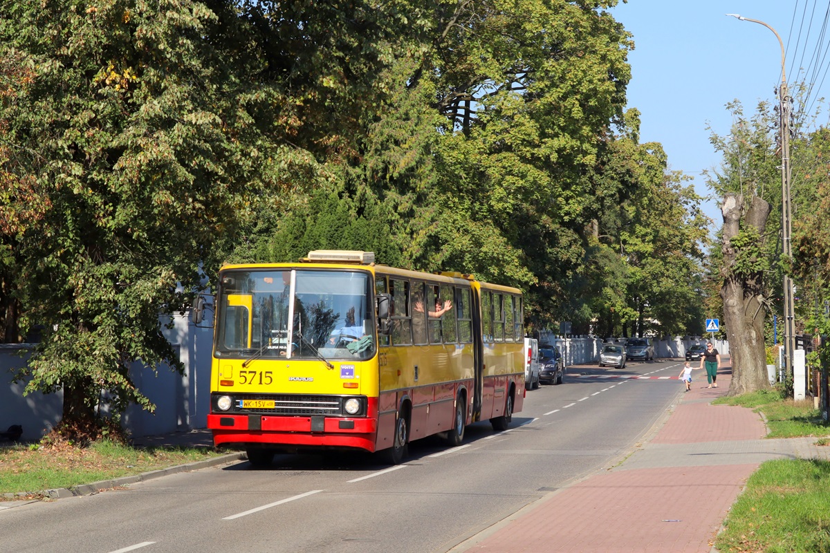 5715
Ikarus jedzie przejazdem technicznym z ORT WĹoĹciaĹska na przystanek âGrodzisk Maz. RadoĹska WKD 02â gdzie rozpocznie wykonywaÄ kursy linii specjalnej K, uruchomionej z okazji Dnia Otwartego w WKD. Pozdrowienia dla zaĹogi autobusu! 
Słowa kluczowe: IK280