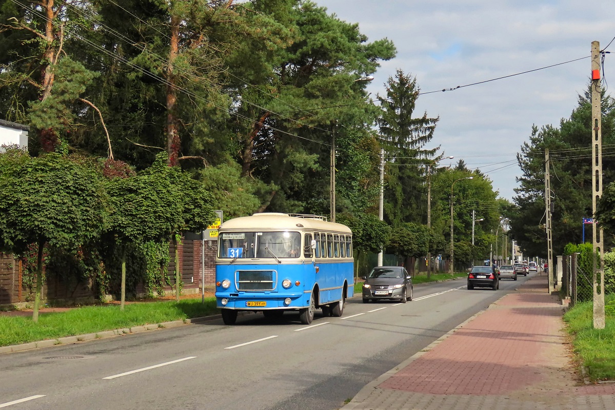 8082
San jedzie jako kurs specjalny linii numer 31 â Grodzisk Maz. Dw. PKP (9:47)-JĂłzefina SzkoĹa (10:06). 
