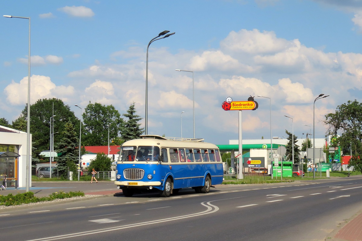 8058
OgĂłrek stoi na przystanku âGrodzisk Maz. DSI Malwa 02â jako kurs linii specjalnej T â Grodzisk Maz. Traugutta PKP (16:15)-Grodzisk Maz. RadoĹska WKD (16:41)-Grodzisk Maz. Traugutta PKP (17:00). Pozdrowienia dla zaĹogi autobusu! 
Słowa kluczowe: J043
