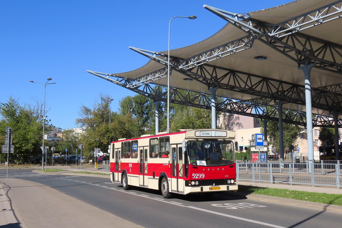 5299
Jelcz przewozi grupÄ pasjonatĂłw ktĂłrzy biorÄ udziaĹ w XI OgĂłlnopolskim ZjeĹşdzie StowarzyszeĹ MiĹoĹnikĂłw Komunikacji Miejskiej.
Słowa kluczowe: PR110