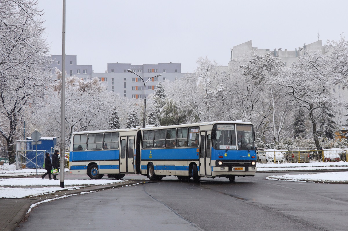 3935
Ikarus wjeĹźdĹźa na pÄtlÄ jadÄc jako kurs linii numer 410: Metro Marymont (12:00)-Metro Trocka (12:48). 
Słowa kluczowe: IK280 10-lecie_wycofania_ikarusĂłw