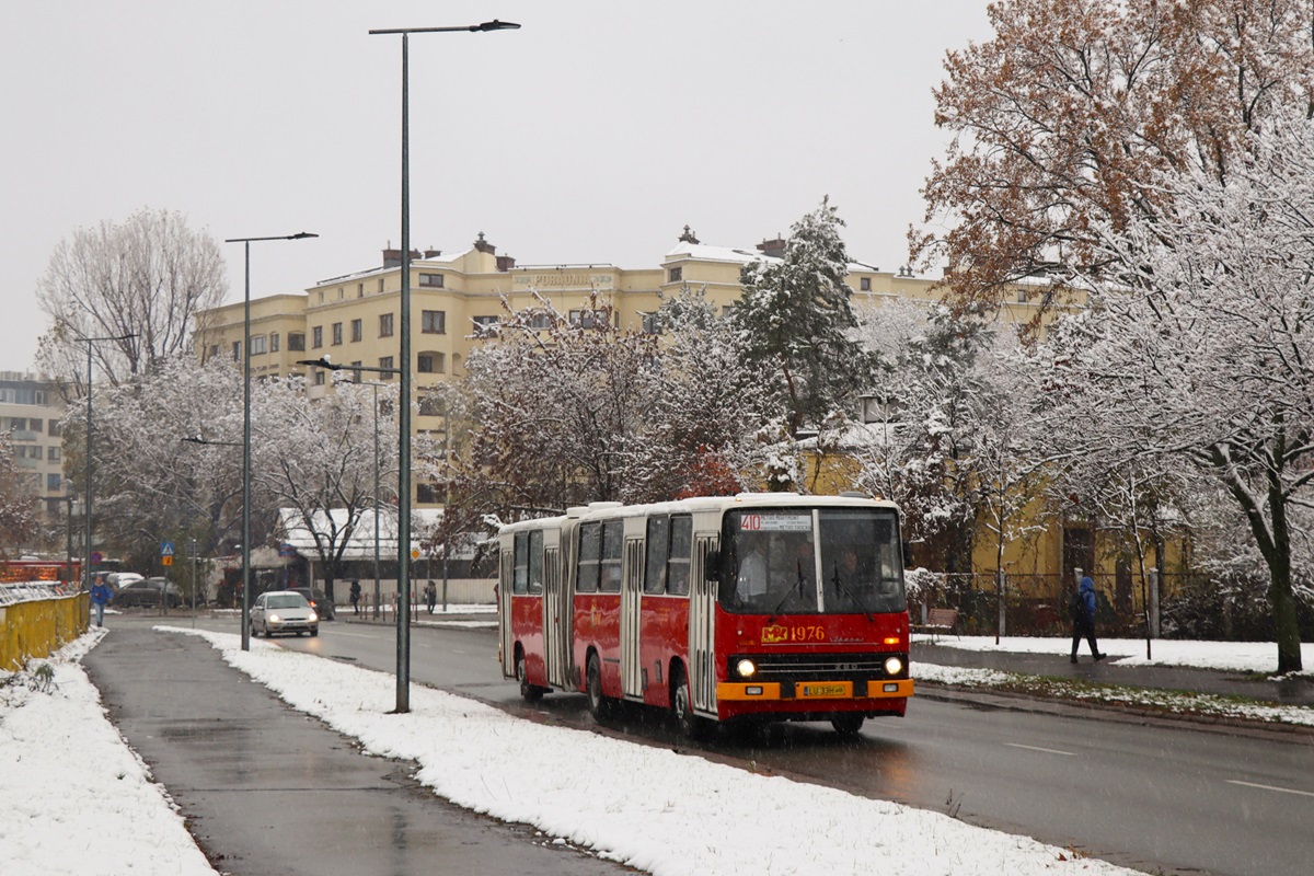 1976
Ikarus jedzie jako kurs linii numer 410: Metro Trocka (14:10)-Metro Marymont (15:01). 
Słowa kluczowe: IK280 10-lecie_wycofania_ikarusĂłw