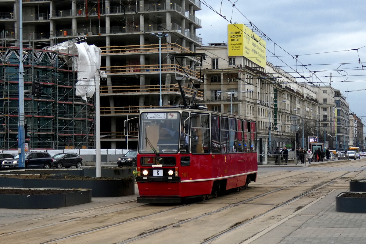 1000
StopiÄtka jedzie w obsĹudze linii specjalnej K w relacji Plac Narutowicza (14:00)-Plac Narutowicza (15:00). Linia zostaĹa uruchomiona z okazji Dnia Kobiet. Pozdrowienia dla zaĹogi tramwaju! 
