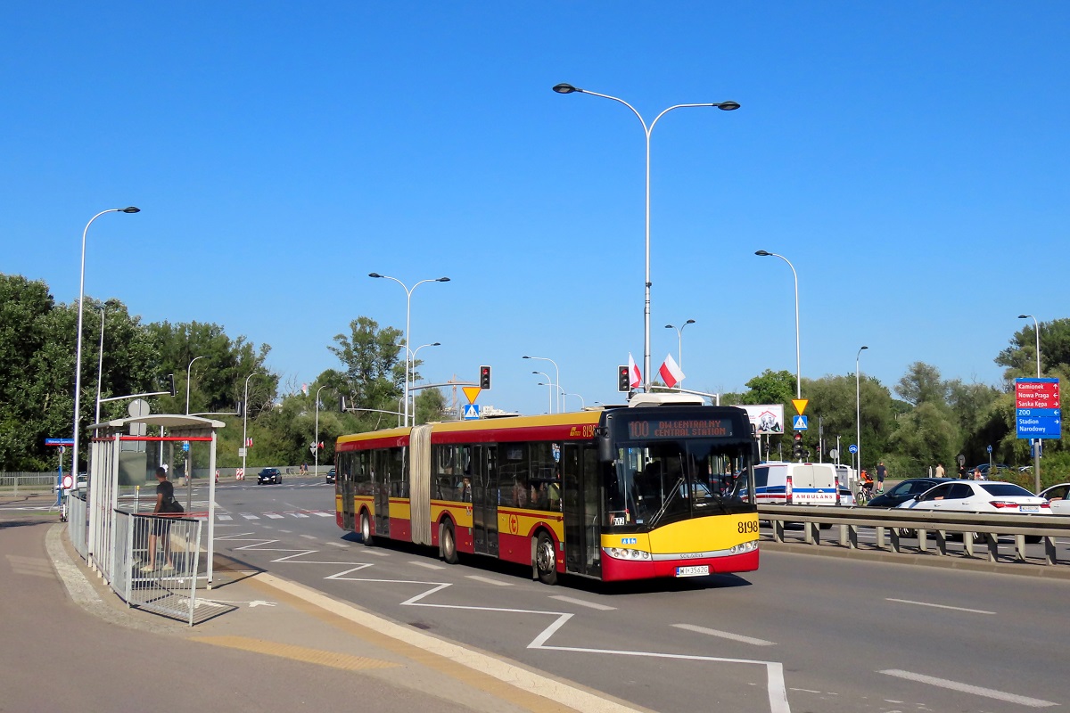 8198
Solaris jedzie jako kurs linii numer 100: Dw. Centralny (16:00)-Dw. WileĹski (16:33)-Dw. Centralny (17:05). Pozdrowienia dla Kierowcy! 
Słowa kluczowe: WLT2023