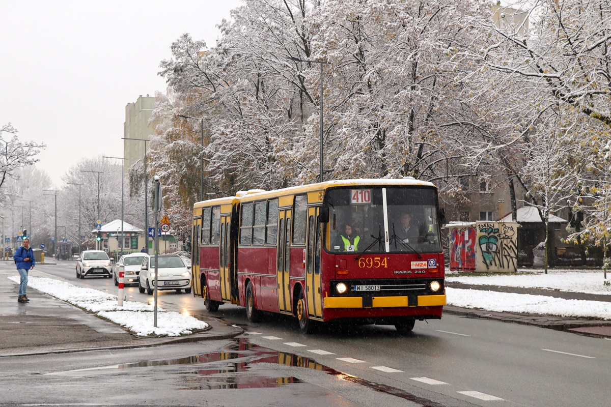 6954
Ikarus jedzie jako kurs linii numer 410: Metro Marymont (13:10)-Metro Trocka (13:58). 
Słowa kluczowe: IK280 10-lecie_wycofania_ikarusĂłw