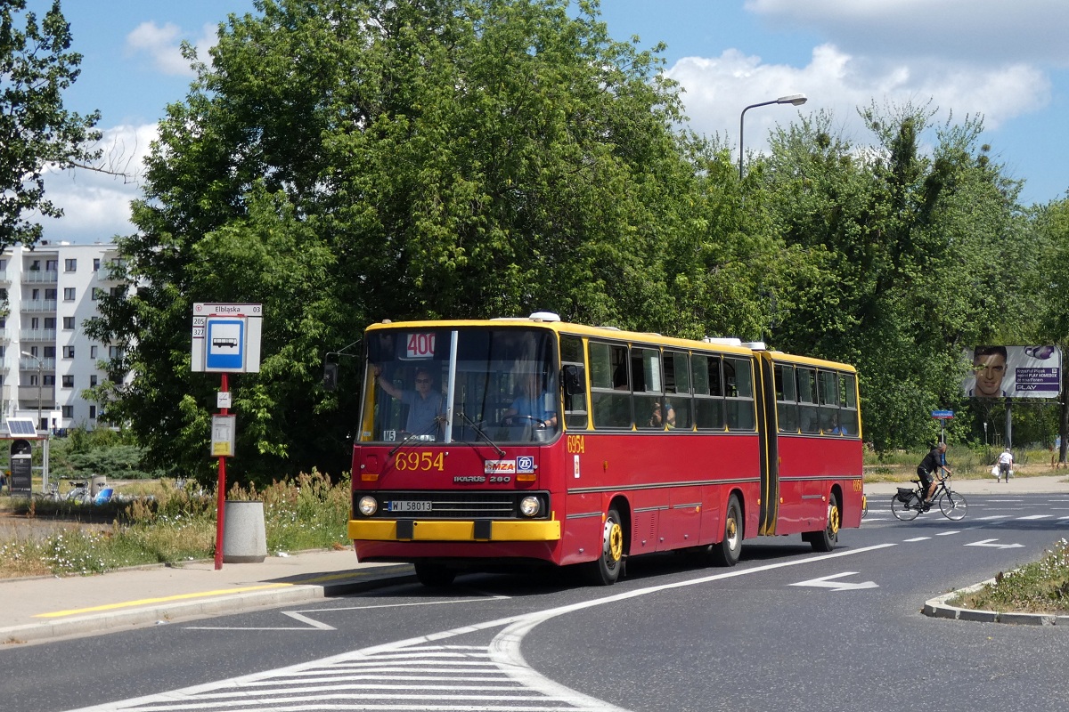 6954
Ikarus jedzie w obsĹudze kursu linii numer 400 w relacji WilanĂłw (11:22)-PowÄzki Cm. Wojskowy (12:10). 
Słowa kluczowe: IK280