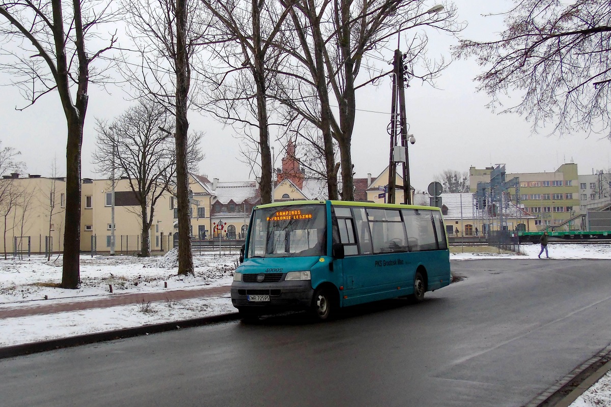40002
ProCity oczekuje by podjechaÄ na pobliski przystanek jako kurs "291" linii podmiejskiej - Grodzisk Maz. Traugutta KĹadka (15:15)-Kampinos (16:04). 
