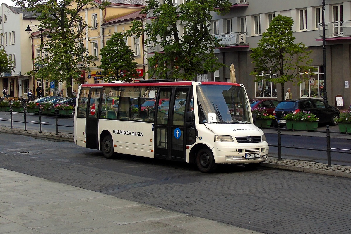 70012
ProCity stoi na pÄtli przy dworcu PKP w trakcie przerwy pomiÄdzy kursami na linii numer 2.
W latach 2017-2018, PKS odkupiĹ od Warbusa 7 VDL-i ProCity, ktĂłre wczeĹniej obsĹugiwaĹy komunikacjÄ miejskÄ w Obornikach Wielkopolskich. Na zdjÄciu wĹaĹnie jest jeden z tych VDL-i jeszcze w okleinie Obornik. Obecnie co ciekawe PKS Grodzisk jest jednym z kilku oferentĂłw w przetargu na komunikacjÄ w Obornikach, zatem zwiÄzki przewoĹşnika z tym miastem majÄ szanse byÄ niejako kontynuowane. 
