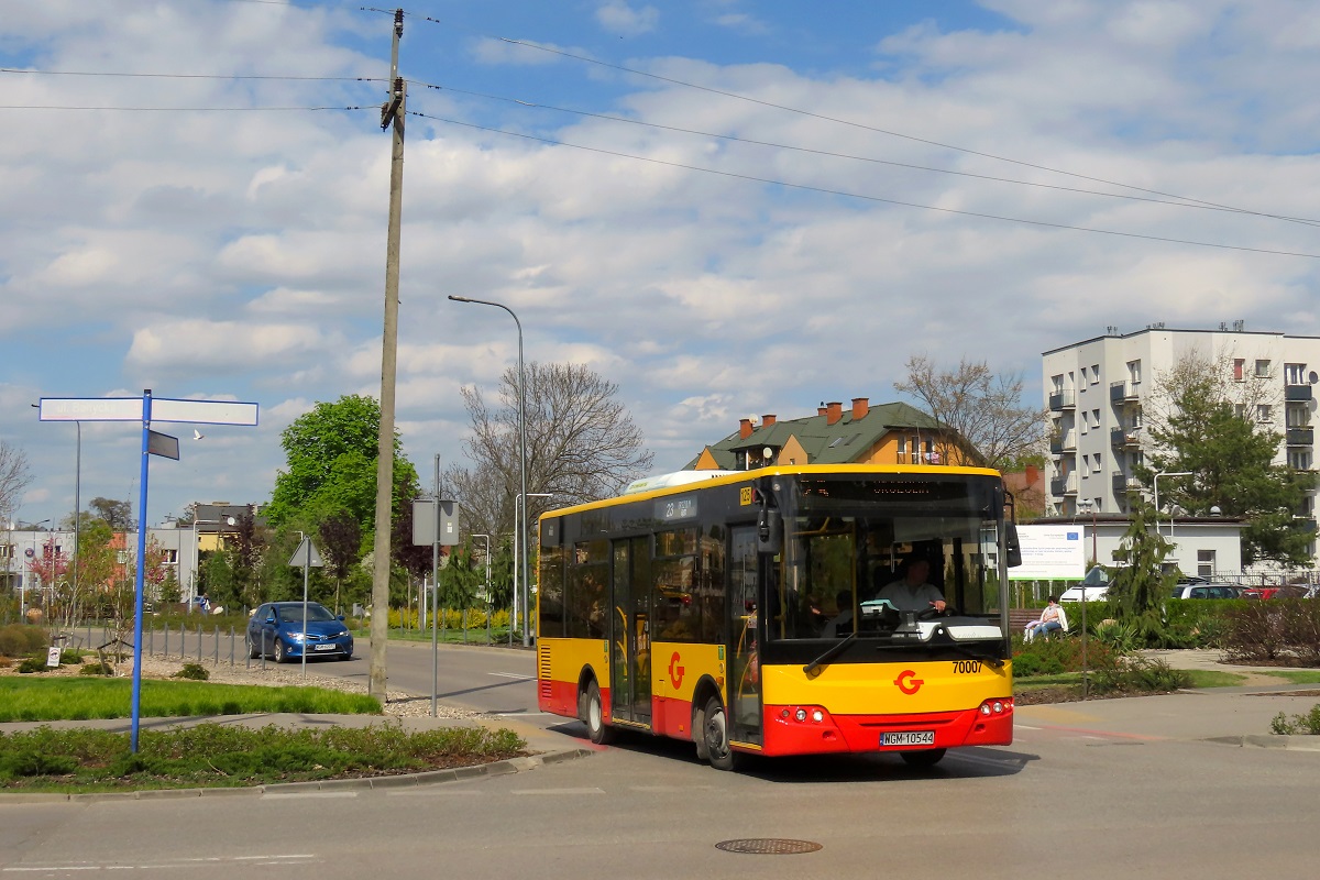 125 (70007)
ZAZ jedzie jako kurs â111â linii numer 23 â Grodzisk Maz. Dw. PKP (14:35)-Urszulin PÄtla (15:22). 
WĂłz w ostatnim czasie dostaĹ na przedniej masce numer PKS-owy (na bokach pozostawiono numery taborowe GPA). MoĹźe to trochÄ dziwiÄ tym bardziej, Ĺźe numery PKS-owe zdarto niemal wszystkim wozom ktĂłre zadysponowano do obsĹugi poĹÄczeĹ w ramach sieci GPA, w tym takĹźe wozom niekontraktowym ktĂłre z zasady nie mogĹy mieÄ nadanych numerĂłw GPA wiÄc ostatecznie jeĹşdziĹy bez Ĺźadnych numerĂłw taborowych.
Słowa kluczowe: objazd