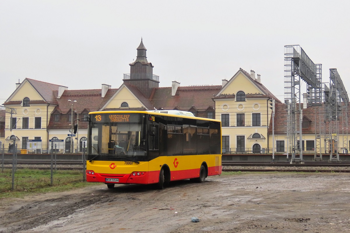 125 (70007)
ZAZ stoi na pÄtli oczekujÄc na wykonanie kursu â119/218â linii numer 13 â Grodzisk Maz. Traugutta PKP (13:15)-Chlebnia Logistyczna Raben (13:26)-Grodzisk Maz. Traugutta PKP (13:40).
