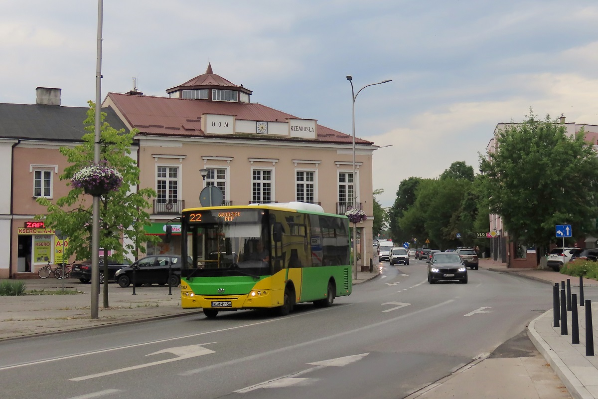 21002
ZAZ jedzie jako kurs 215 linii numer 22: MakĂłwka Lukrecji (16:20)-Grodzisk Maz. Dw. PKP (16:44). 
Słowa kluczowe: DziwadĹo