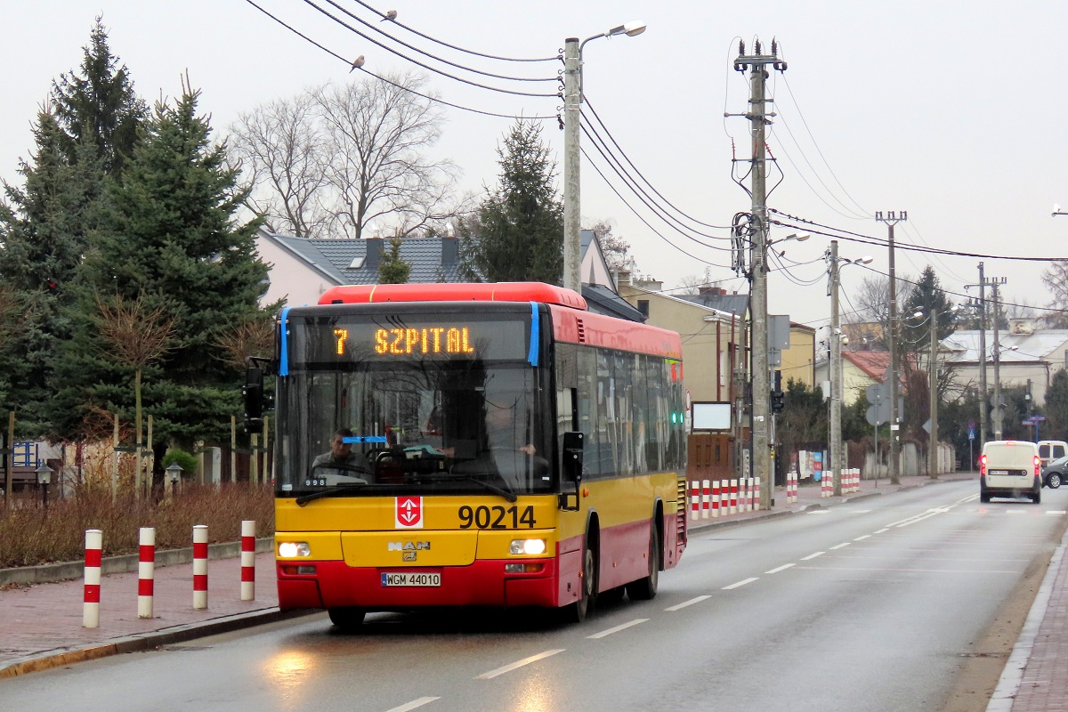 90214
MAN wykonuje opĂłĹşniony o ok. 10 minut kurs â4â linii numer 7 w relacji Grodzisk Szpital (9:00)-Grodzisk Szpital (9:38) p. Grodzisk RadoĹska WKD, Grodzisk Dw. PKP, Grodzisk Os. Teligi. 
WĂłz wrĂłciĹ do ruchu po prawie dwumiesiÄcznej przerwie zwiÄzanej z awariÄ elektryki. 
Słowa kluczowe: DziwadĹo