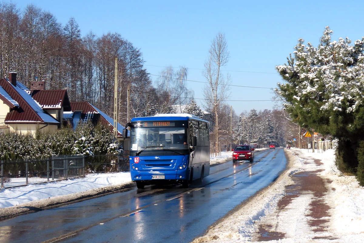 20160
ZAZ jedzie jako kurs linii numer 31 â Grodzisk Maz. Dw. PKP (11:30)-Petrykozy Trakt KrĂłlewski (12:17). 
W ostatnich dniach eksploatacji tego wozu w Grodzisku, straciĹ on wszelkie oznaczenia ZTM by za kilka dni je odzyskaÄ trafiajÄc na wĹaĹciwe zadanie czyli obsĹugÄ L-ek w Starych Babicach. 
Słowa kluczowe: zima
