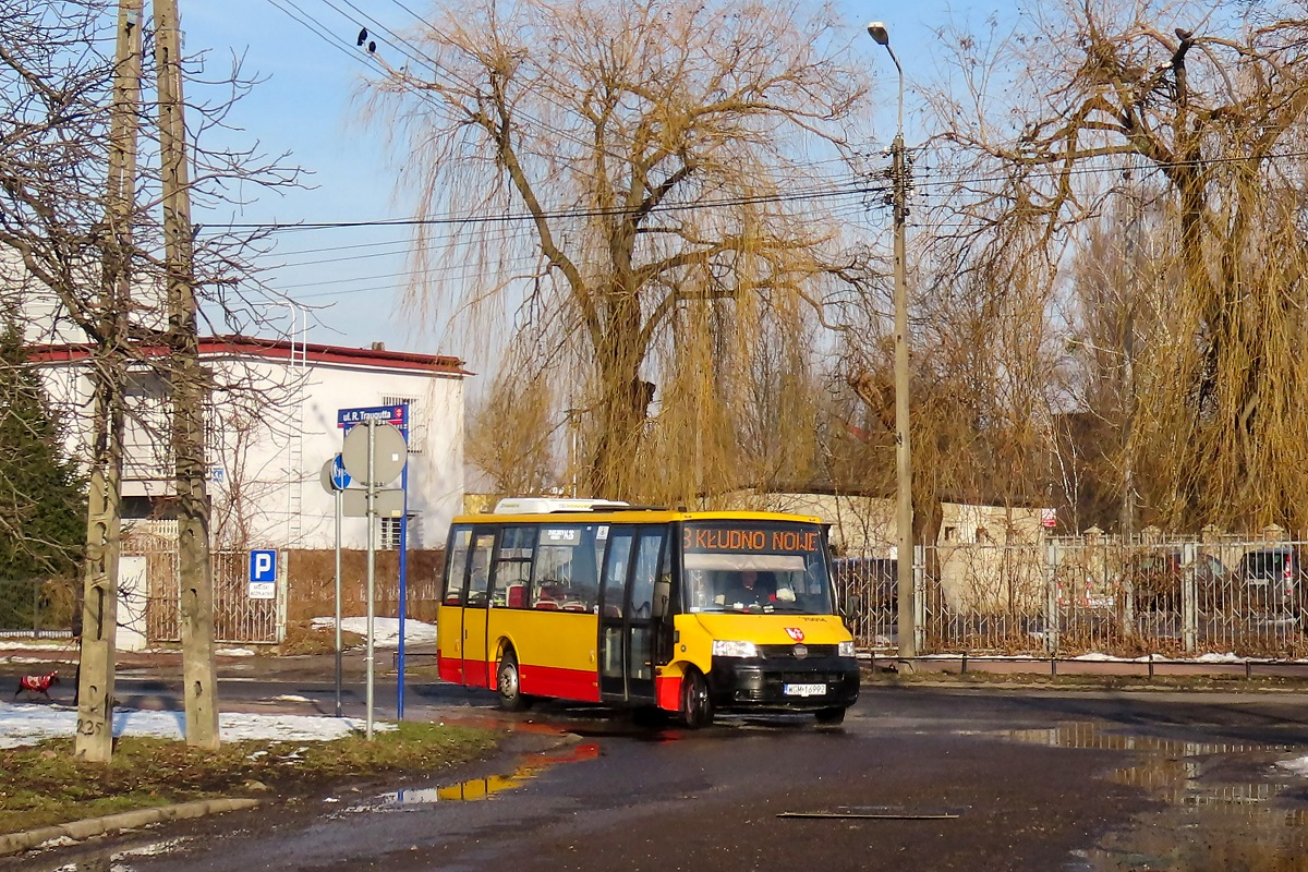 70014
ProCity jedzie jako kurs linii numer 3 â Grodzisk Maz. Dw. PKP (14:10)-KĹudno Nowe PÄtla (14:42). 
CiekawostkÄ jest boczny wyĹwietlacz pojazdu ktĂłry zamiast wyĹwietlaÄ numer linii i przystanek docelowy, to wyĹwietla datÄ i godzinÄ. W pozostaĹych VDL-ach i Scaniach ktĂłre majÄ ten sam typ wyĹwietlacza, informacje sÄ wyĹwietlane prawidĹowo. 
