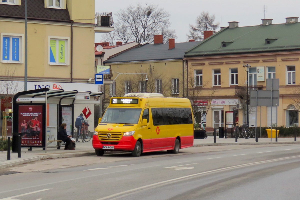101 (22028)
Sprinter stoi na przystanku âGrodzisk Maz. KoĹciĂłĹ Ĺw. Anny 01â jako kurs 115 linii numer 21: Grodzisk Maz. Dw. PKP (15:30)-WĹadkĂłw PÄtla (16:07). 
