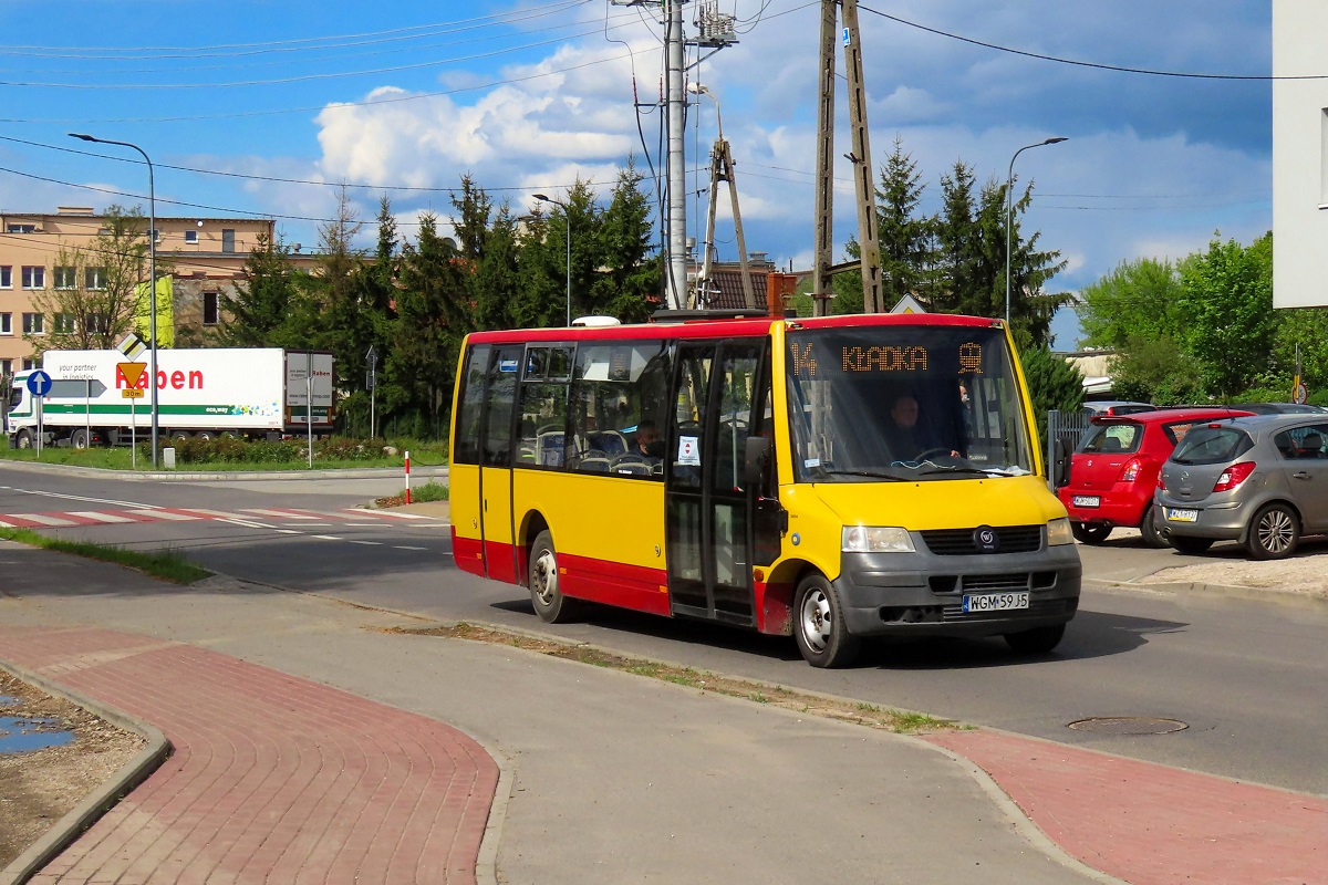 30014
Wskrzeszone po prawie dwuletnim przestoju ze wzglÄdu na awariÄ skrzyni biegĂłw ProCity, wykonuje kurs linii numer 14 w relacji Grodzisk Maz. Traugutta KĹadka (15:00)-Natolin Logistyczna Raben (15:08)-Grodzisk Maz. Traugutta KĹadka (15:24). 
Z racji tego iĹź wĂłz w czasie przestoju sĹuĹźyĹ jako magazyn czÄĹci zamiennych dla czynnych VDL-i to dostaĹ komplet nowych wyĹwietlaczy z jednej ze Scanii OmniCity, ktĂłre od poczÄtku pandemii koronawirusa nie wyjeĹźdĹźajÄ poza bramy zajezdni (a w ostatnim czasie zostaĹy nawet tymczasowo wyrejestrowane). Pozdrowienia dla Kierowcy! 
