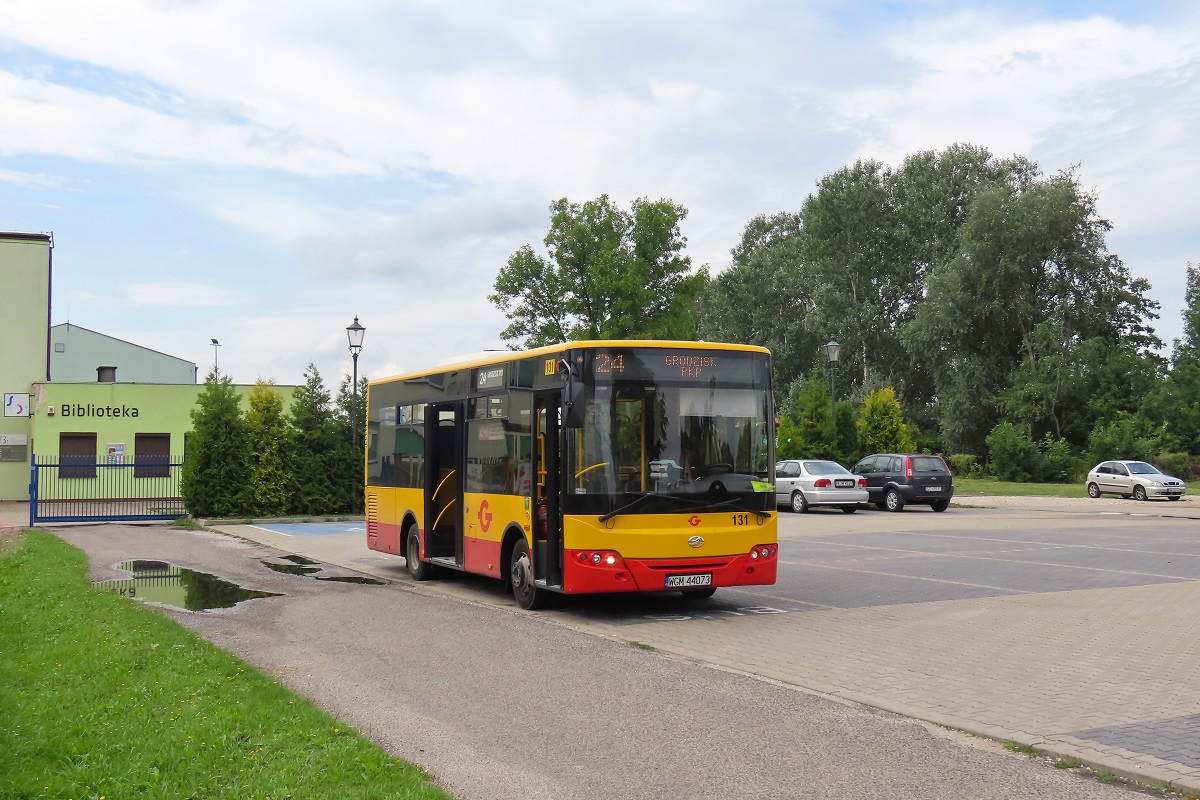 131 (80407)
ZAZ stoi na parkingu w oczekiwaniu na rozpoczÄcie kursu â407â linii numer 24 â BaranĂłw SzkoĹa (14:07)-Grodzisk Maz. Dw. PKP (14:56).
