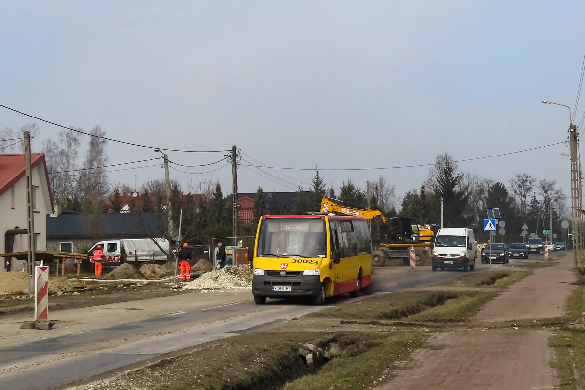 30023
ProCity jedzie jako kurs linii numer 28 â Grodzisk Maz. Dw. PKP (12:05)-MakĂłwka SkrzyĹźowanie (12:25)-Grodzisk Maz. Dw. PKP (12:57)-MilanĂłwek Mifam/Tesco (13:08)-Grodzisk Maz. Dw. PKP (13:18). 
Ruch wahadĹowy w tym miejscu wynika z budowy obwodnicy Grodziska. 
