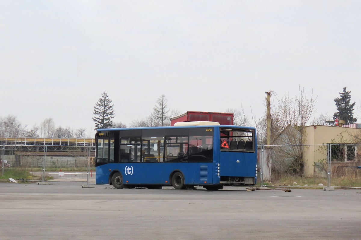 60025 (42494)
ZAZ jako dawca czÄĹci stoi na tyĹach zajezdni PKS Grodzisk. 
