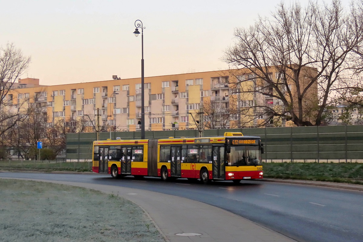 3322
MAN jedzie jako kurs linii numer 412 â Dw. Wschodni-Kijowska (7:26)-Grodzisk (8:03). 
