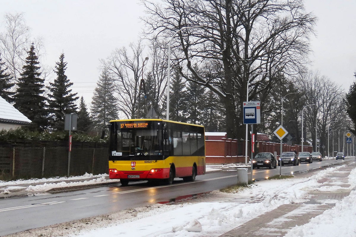 60027
ZAZ mija przystanek "Grodzisk Maz. OkrÄĹźna/Piaskowa 02" jadÄc jako kurs linii numer 17 â Grodzisk Maz. Szpital (11:30) - MilanĂłwek Mifam/Tesco (12:06) - Grodzisk Maz. Szpital (12:32). 
Na przeciwlegĹym przystanku widoczny jest zamontowany na prĂłbÄ sĹupek przystankowy wedĹug nowego wzoru ktĂłry byÄ moĹźe docelowo zostanie wdroĹźony na wszystkich przystankach na ktĂłrych zatrzymywaÄ siÄ bÄdÄ autobusy uruchamiane przez Grodziskie Przewozy Autobusowe.
Słowa kluczowe: DziwadĹo Zima