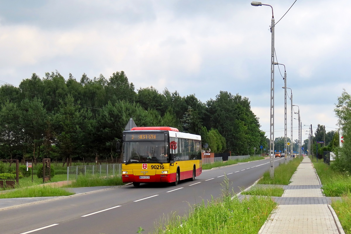 90216
MAN jedzie jako kurs â5128â linii numer 2 - MakĂłwka (15:55)-Marynin Strzelecka (16:45). 
W najbliĹźszych dniach grodziska komunikacja miejska przejdzie gĹÄbokÄ metamorfozÄ. Jej wspĂłĹorganizatorem oprĂłcz grodziskiego UrzÄdu Miasta i Gminy zostanie takĹźe Powiat Grodziski w zwiÄzku z czym jej zasiÄg zwiÄkszy siÄ o duĹźÄ czÄĹÄ Powiatu. Uruchomionych zostanie 12 linii powiatowych (numery od 21 do 32) oraz 5 miejskich (obecne linie 3A (nowy numer 3), 6, 7, 10 i 11). ZwiÄkszona zostanie czÄstotliwoĹÄ kursĂłw na liniach, wprowadzony zostanie staĹy takt, a takĹźe wprowadzona bÄdzie nowa taryfa.
