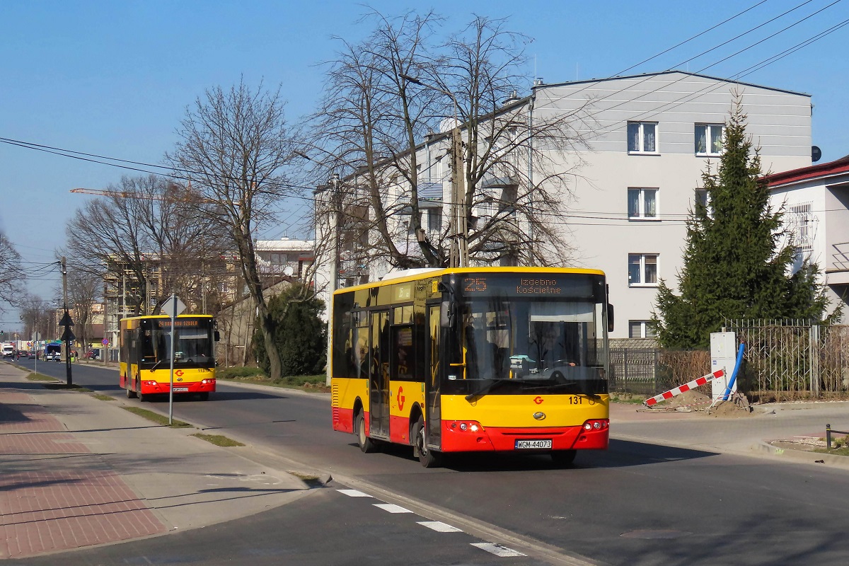 131 (80407)
TytuĹowy ZAZ jedzie jako kurs â109â linii numer 25 â Grodzisk Maz. Dw. PKP (13:35)-Izdebno KoĹcielne SzkoĹa (14:15). Za nim jedzie ZAZ A10C34 #113 (60027) jako kurs â111â linii numer 24 â Grodzisk Maz. Dw. PKP (13:40)-BaranĂłw SzkoĹa (14:30).
