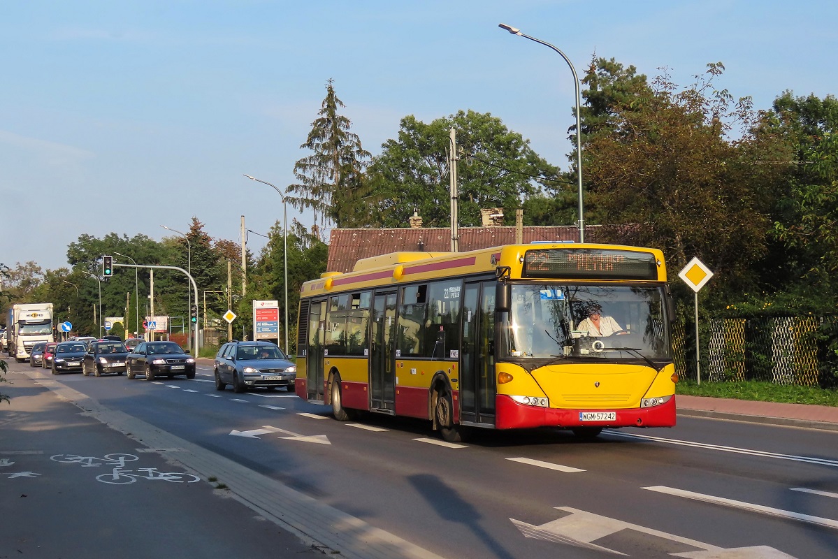 80275
Scania jedzie jako kurs linii numer 22 â SiestrzeĹ (16:03)-MakĂłwka PÄtla (17:05). 
W ostatnim czasie, Scanie jeĹźdĹźÄce w grodziskiej komunikacji powiatowej zaczÄto wyposaĹźaÄ w nowe, boczne tablice kierunkowe. 
