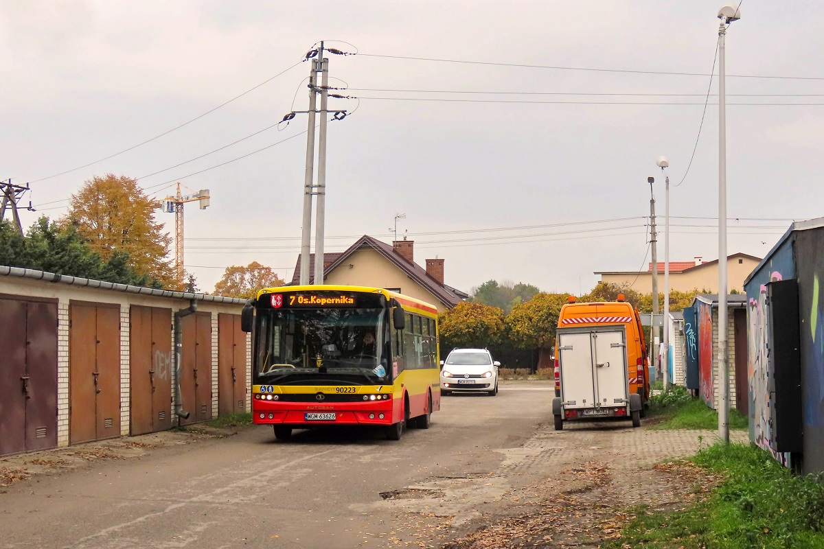 90223
SanCity jedzie jako kurs linii numer 7 â Grodzisk Maz. Szpital (11:45)-Grodzisk Maz. Teligi (12:04)-Grodzisk Maz. Szpital (12:23). 
W zwiÄzku z budowÄ ronda na skrzyĹźowaniu ulic 3 Maja i Teligi, autobusy miejskiej linii numer 7 od ulicy 3 Maja jadÄ drogÄ osiedlowÄ wzdĹuĹź garaĹźy do ul. Szczerkowskiego i nastÄpnie dojeĹźdĹźajÄ niÄ do ul. Teligi gdzie wracajÄ na swojÄ podstawowÄ trasÄ. 
Słowa kluczowe: objazd