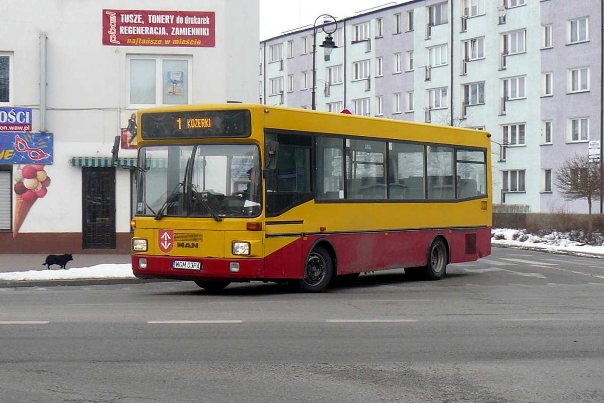 60217
MAN jedzie w obsĹudze kursu linii numer 1 do Kozerek. 
