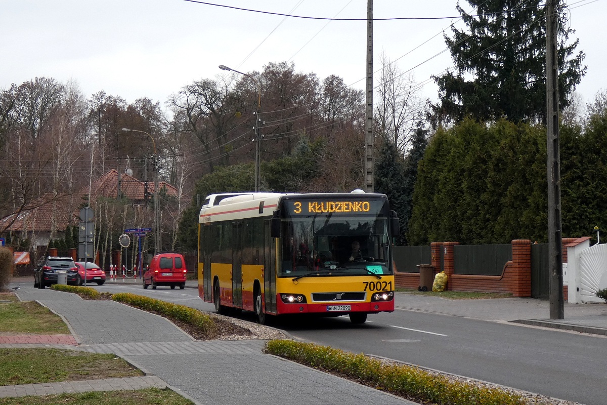 70021
Volvo jedzie w obsĹudze kursu â5508â linii numer 3 w relacji Adamowizna PÄtla (8:00)-KĹudzienko PÄtla (8:50). 
Jest to pierwszy wĂłz przygotowany pod nowy grodziski kontrakt z PKS Grodzisk ktĂłry zacznie obowiÄzywaÄ od 1 kwietnia 2019 r.
