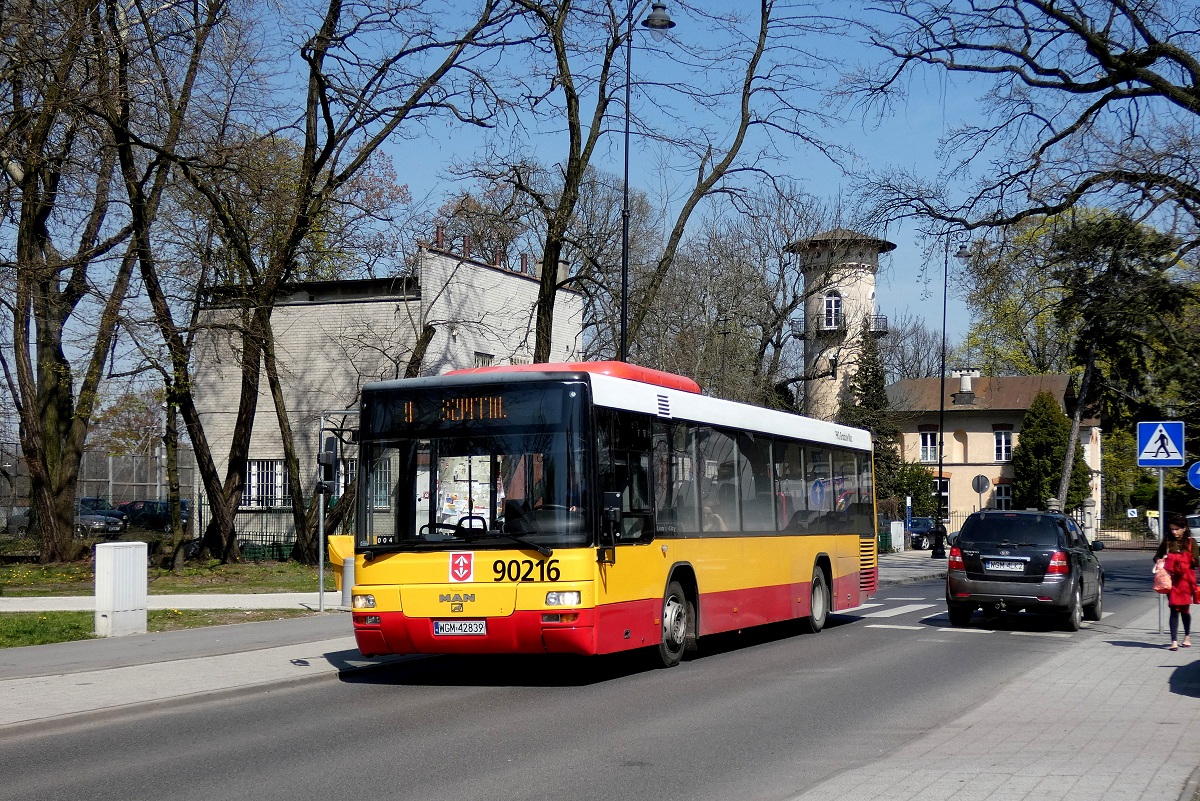 90216
MAN jedzie w obsĹudze kursu â5311â linii numer 9 w relacji KsiÄĹźenice PÄtla (13:15)-Grodzisk Maz. Szpital (13:48). 
Słowa kluczowe: DziwadĹo