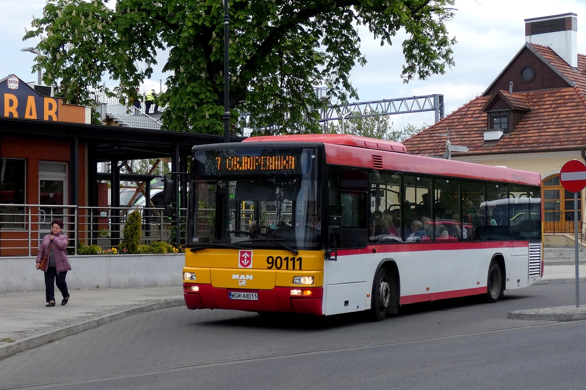 90111
MAN jedzie w obsĹudze opĂłĹşnionego o ok. 10 minut kursu â6â linii numer 7 w relacji Grodzisk Maz. Szpital (11:00)-Grodzisk Maz. Szpital (11:38) p. Grodzisk Maz. Os. Teligi (11:19).
Słowa kluczowe: DziwadĹo