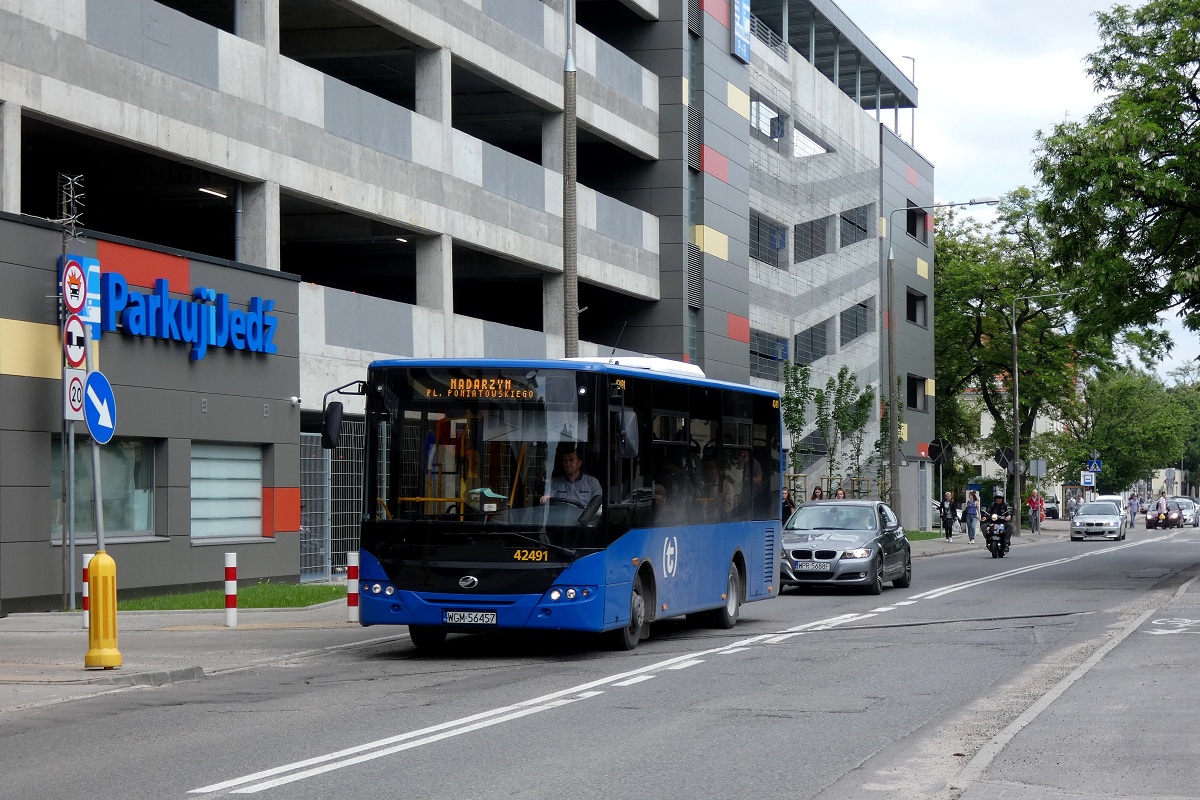 80424 (42491)
ZAZ jedzie w obsĹudze kursu linii podmiejskiej w relacji PKP PruszkĂłw (13:00)-Nadarzyn Plac Poniatowskiego (13:21). 
Z racji swojego przeznaczenia tj. obsĹuga L-ek w Lesznowoli, wĂłz posiada numer taborowy 42491. 
Słowa kluczowe: DziwadĹo