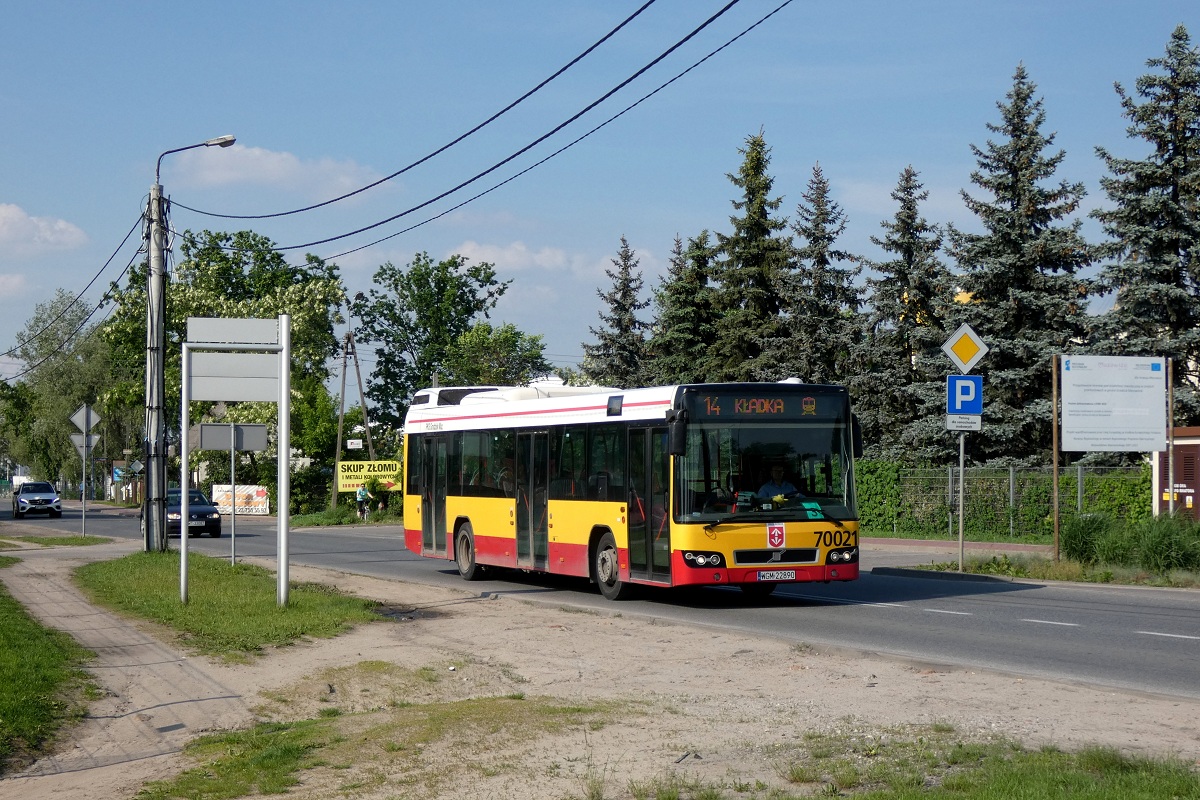 70021
Volvo jedzie w obsĹudze kursu linii numer 14 w relacji Grodzisk Maz. Traugutta KĹadka (16:23)-Grodzisk Maz. Traugutta KĹadka (16:47) p. Natolin Logistyczna (16:30). 
Słowa kluczowe: DziwadĹo
