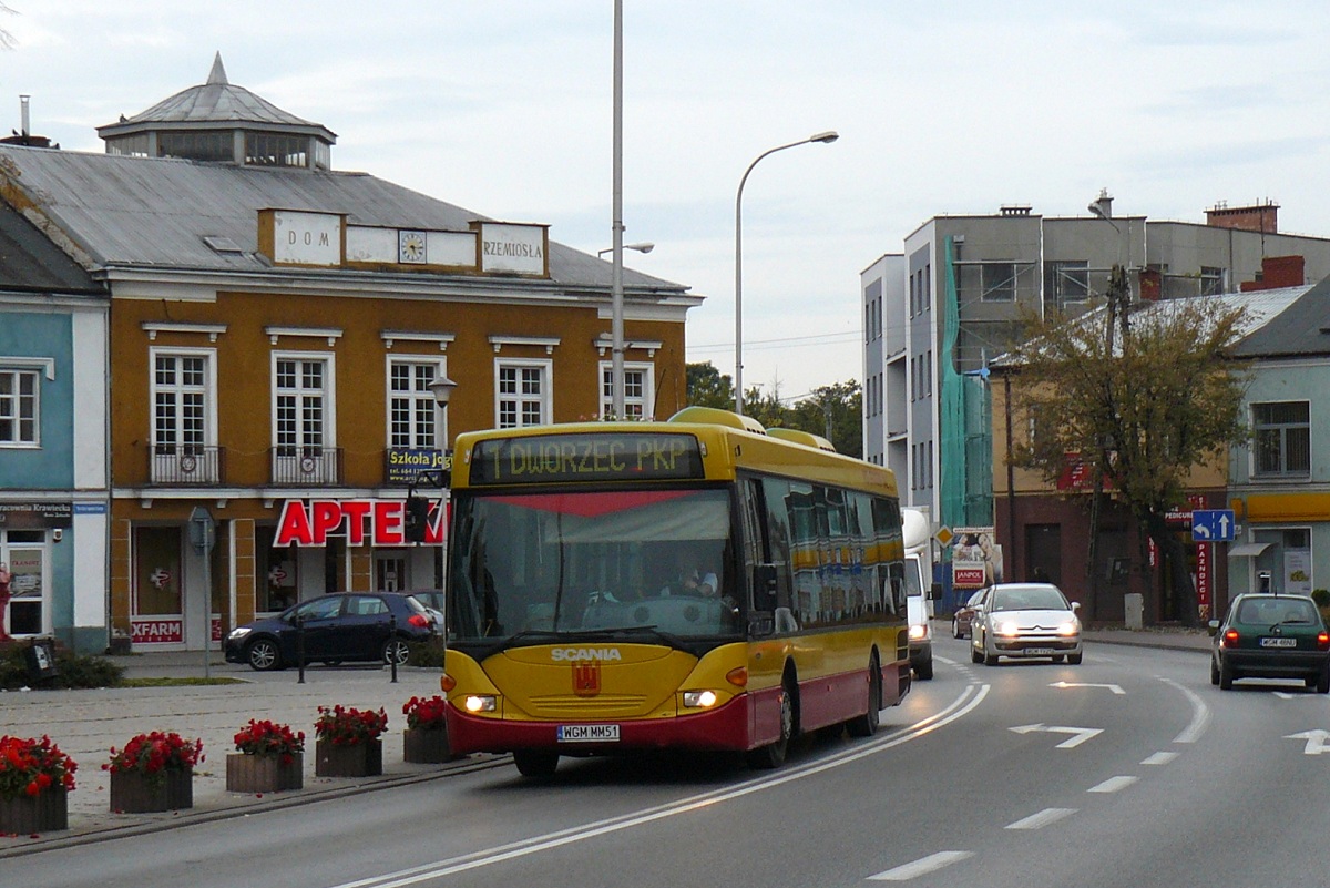 90103
Scania jedzie w obsĹudze kursu "5016" linii numer 1 w relacji WĹadkĂłw PÄtla (17:08)-Grodzisk Maz. Dw. PKP (17:24). 
Słowa kluczowe: DziwadĹo