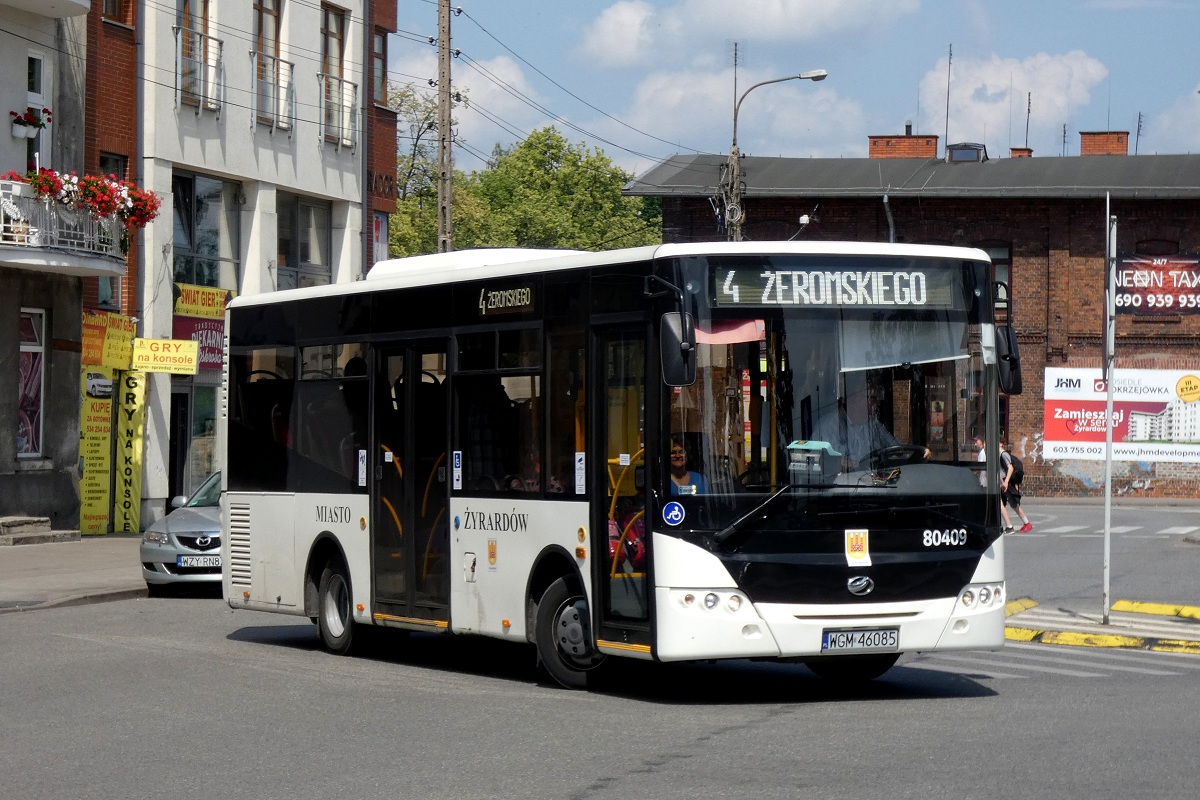 80409
ZAZ w trakcie kieszeniowego wjazdu na dworzec PKP w obsĹudze kursu â7649â linii numer 4 w relacji ĹťyrardĂłw Parkingowa PÄtla (14:19)-ĹťyrardĂłw Ĺťeromskiego/PoznaĹska (14:45). 

