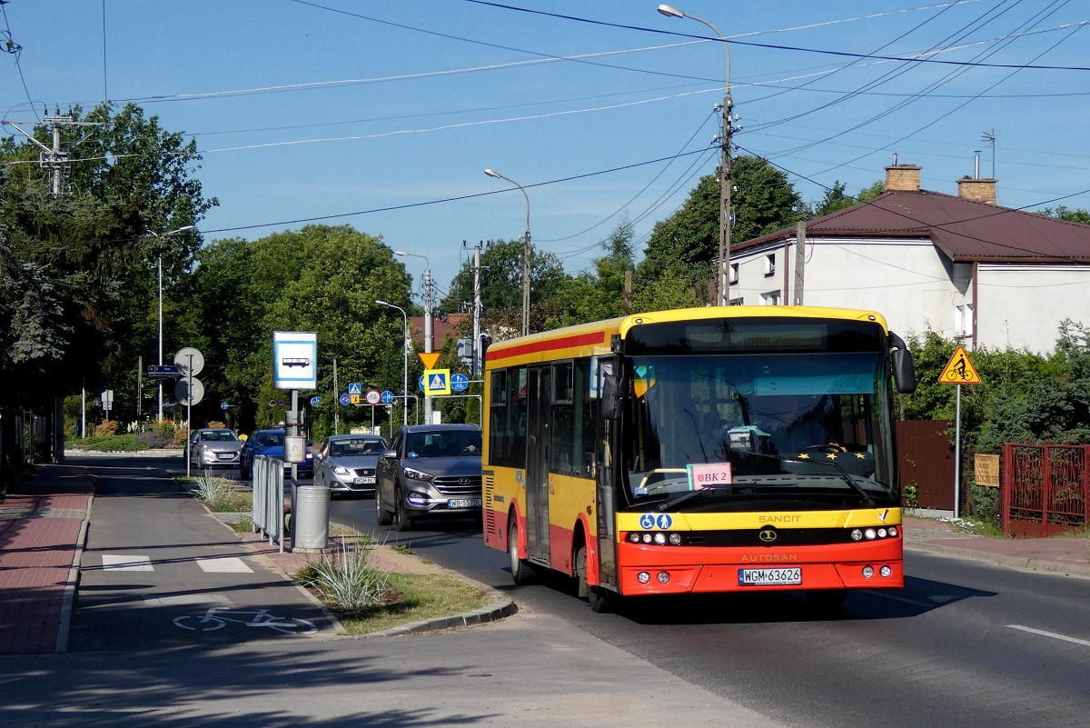 90223
SanCity jedzie w obsĹudze kursu â5452â linii BK w relacji Grodzisk Maz. Dw. PKP (8:00)-Grodzisk Maz. Dw. PKP (8:23) p. Grodzisk Maz. Os. Teligi (8:10). 
28 czerwca b.r. byĹ ostatnim dniem kursowania tej linii. Oficjalnie powodem zakoĹczenia obsĹugi tej linii jest koniec prac modernizacyjnych na linii kolejowej nr 447 (Warszawa Zachodnia-Grodzisk Mazowiecki) i powstaĹymi przez to utrudnieniami w zwiÄzku z ktĂłrymi byĹa ona uruchomiona. Nieoficjalnie jednak mĂłwi siÄ o mniejszej frekwencji po wprowadzeniu opĹat za korzystanie z przejazdĂłw tÄ liniÄ z dniem 1 kwietnia b.r. oraz po ostatnich korektach w kursowaniu pociÄgĂłw z i do Warszawy gdzie pociÄgi kursujÄ w doĹÄ rzadkich odstÄpach czasowych (co jest spowodowane wĹaĹnie tym Ĺźe prac modernizacyjnych na linii jednak nie zakoĹczono - teraz tylko sÄ prowadzone przy normalnym ruchu pociÄgĂłw). 

