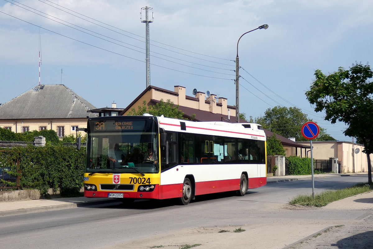 70024
Volvo jedzie w obsĹudze kursu â5510â linii 3A w relacji Adamowizna PÄtla (8:40)-BĹonie Okrzei (9:41). 
