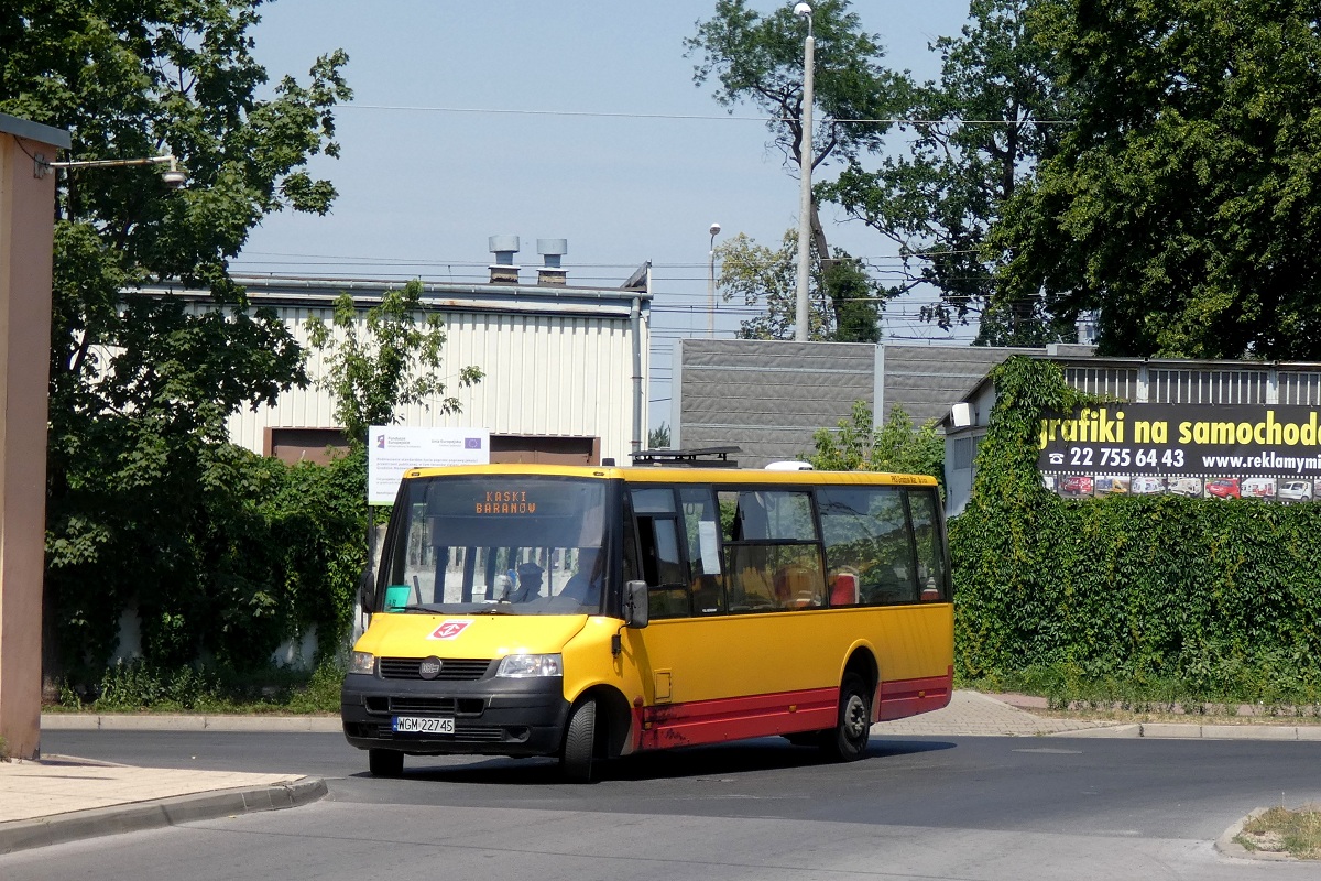 70019
ProCity jedzie w obsĹudze opĂłĹşnionego o ok. 10 minut kursu linii 3B w relacji Grodzisk Maz. Dw. PKP (12:00)-Kaski PaĹac (12:56). 
Jako Ĺźe nie we wszystkich wozach zdÄĹźono wgraÄ nowe linie i kierunki, w tym wypadku za numer linii peĹni brygadĂłwka dla zmiany B brygady 3, kierunek zaĹ jest wziÄty z linii podmiejskiej PKS Grodzisk (Grodzisk Mazowiecki-Kaski p. BaranĂłw) ktĂłra zresztÄ po uruchomieniu powyĹźszej linii zostaĹa doĹÄ mocno okrojona w liczbie kursĂłw (choÄ iloĹÄ poĹÄczeĹ wczeĹniej i tak nie byĹa za wysoka). 
