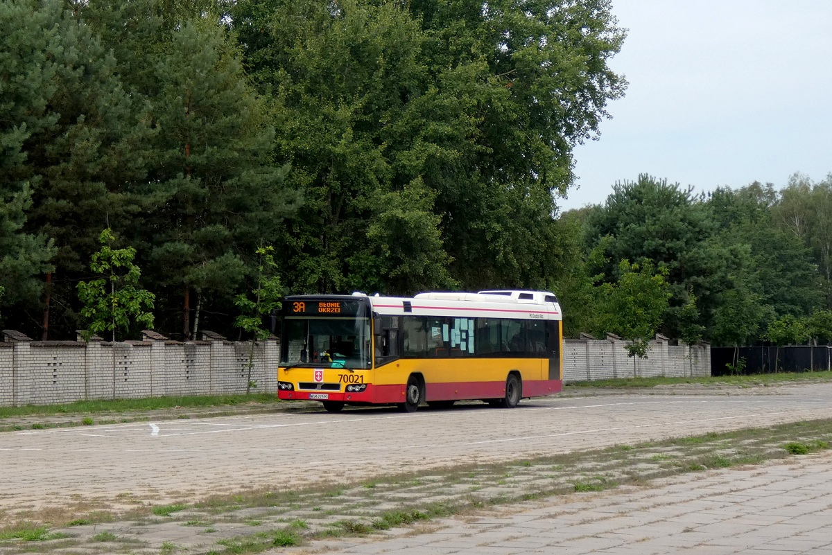 70021
Volvo stoi na parkingu przy cmentarzu po zakoĹczeniu obsĹugi kursu â5515â linii numer 3A w relacji KĹudzienko PÄtla (9:15)-SzczÄsne Cmentarz Nowy (10:14). NastÄpnie pojedzie w obsĹudze kursu â5512â linii numer 3A w relacji SzczÄsne Cmentarz Nowy (10:20)-BĹonie Okrzei (11:29). 
