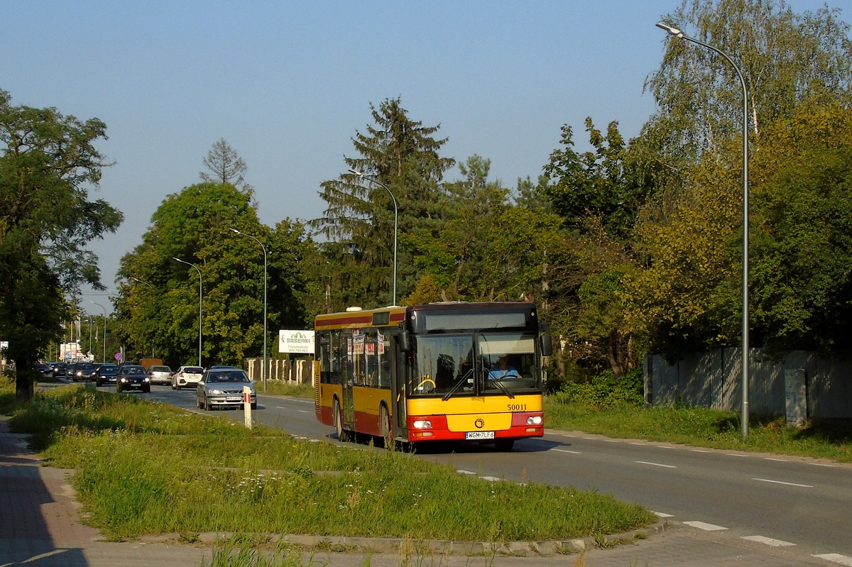 50011
SAM wraca z wakacyjnej delegacji w zajezdni pruszkowskiej do Ĺźyrardowskiej zajezdni PKS Grodzisk gdzie stacjonuje w pozostaĹÄ czÄĹÄ roku obsĹugujÄc linie szkolne dla SP w Radziejowicach. 
