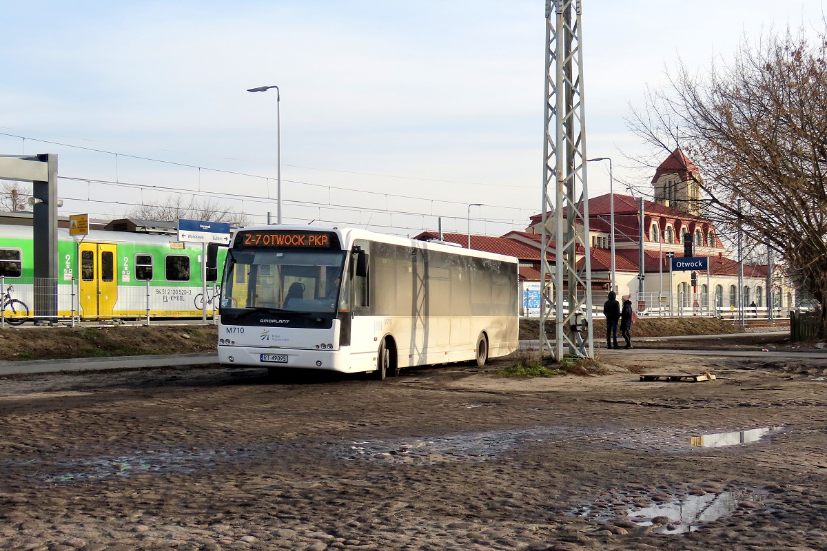 M710
Ambasador w trakcie przerwy w wykonywaniu kursĂłw na linii zastÄpczej Z-7. LiniÄ tÄ uruchomiĹy Koleje Mazowieckie za swoje pociÄgi pomiÄdzy Otwockiem i PilawÄ na czas modernizacji linii kolejowej nr 7 na tym odcinku. 
Słowa kluczowe: ZaPociÄg