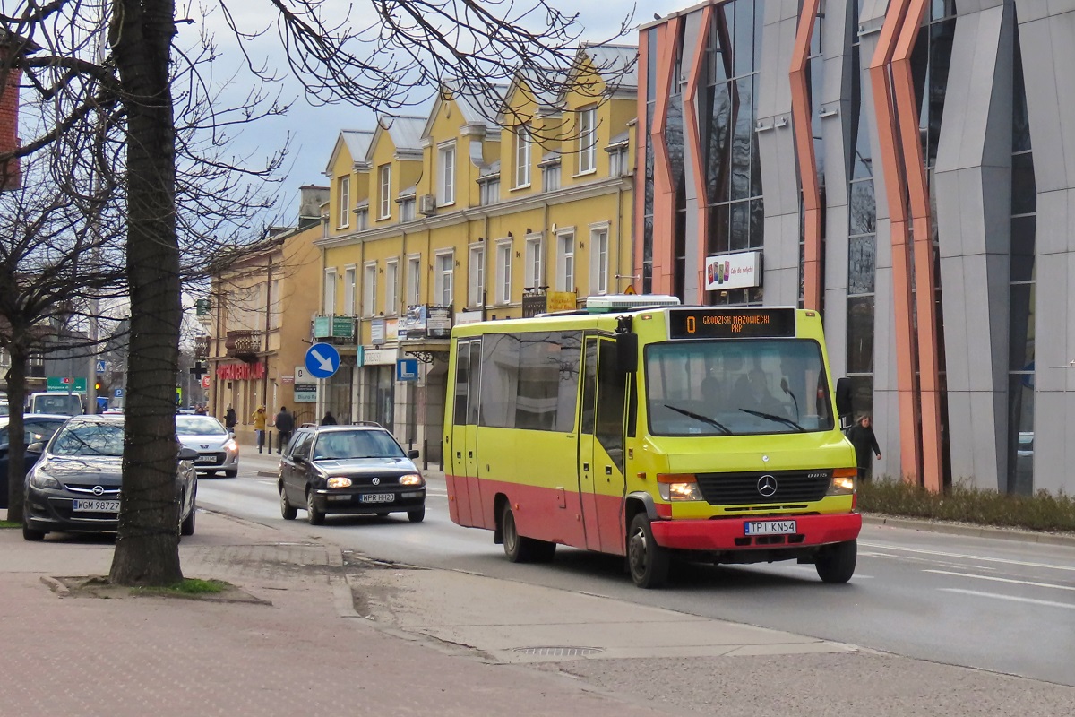 TPI KN54
Mercedes jedzie jako kurs linii numer 0: Grodzisk Maz. Dw. PKP (16:30)-Grodzisk Maz. Traugutta PKP (17:27). Pozdrowienia dla Kierowcy! 
